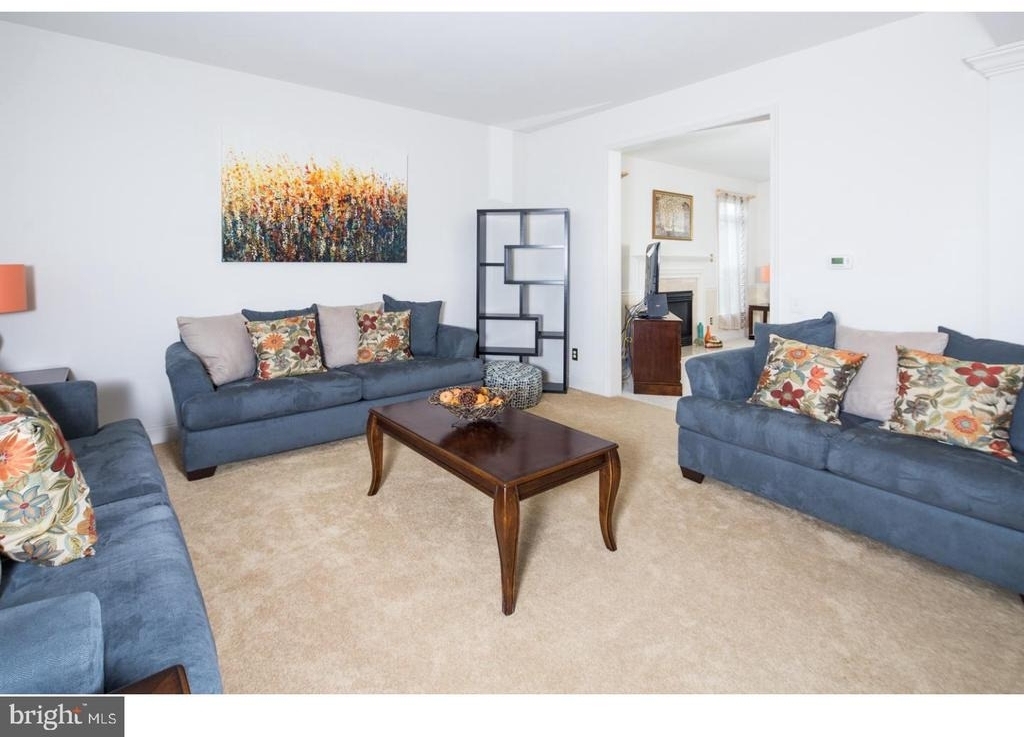 33 Hempstead Drive - Photo 2