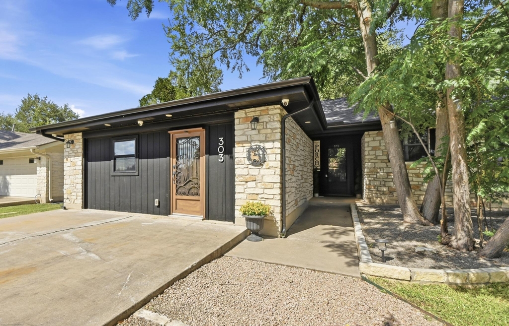 303 Pin Oak Dr - Photo 4