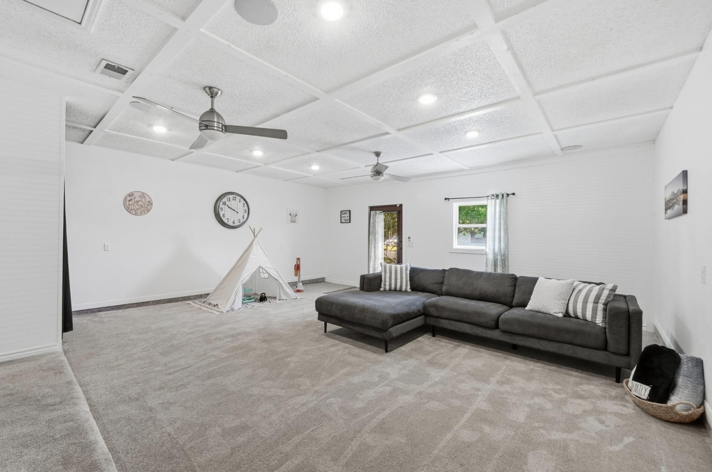 303 Pin Oak Dr - Photo 16