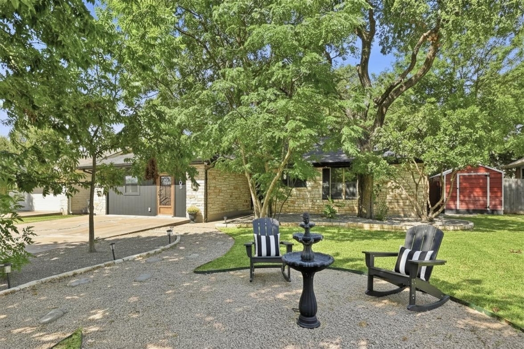 303 Pin Oak Dr - Photo 1