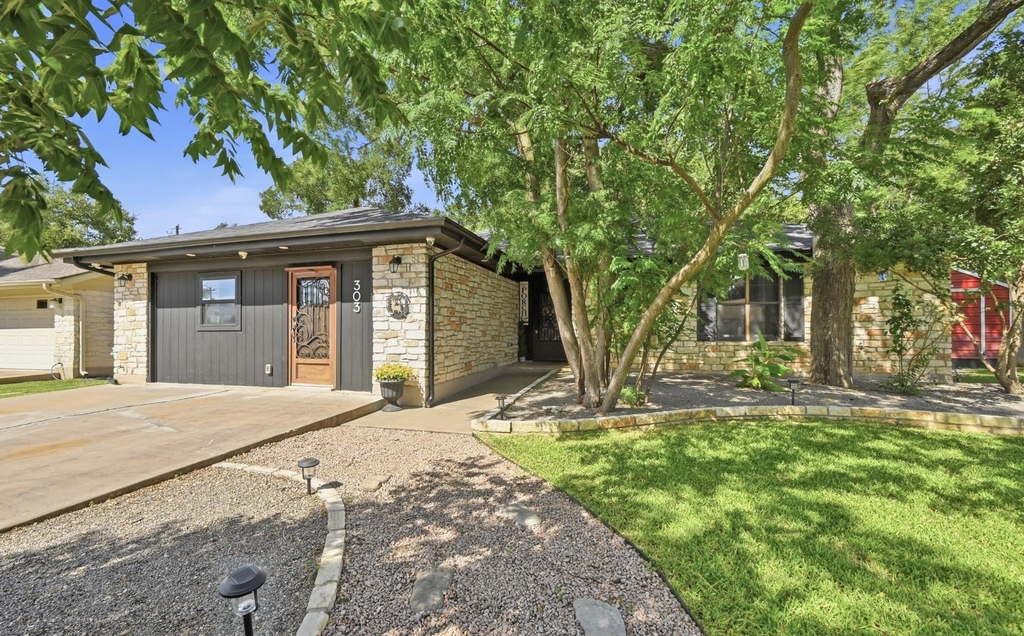 303 Pin Oak Dr - Photo 2