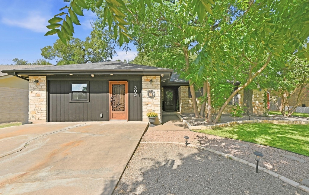 303 Pin Oak Dr - Photo 3