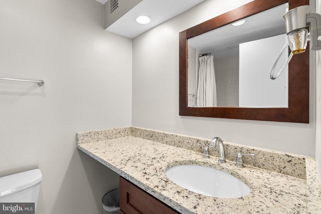 2501 Calvert Street Nw - Photo 9