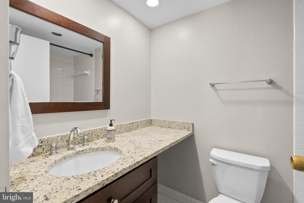 2501 Calvert Street Nw - Photo 12