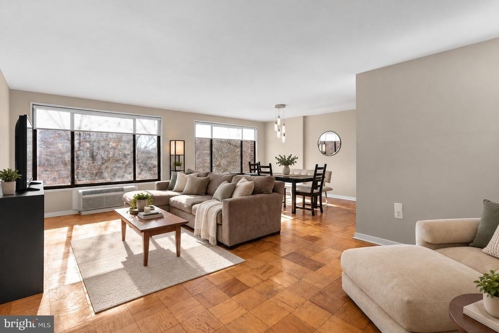 2501 Calvert Street Nw - Photo 2