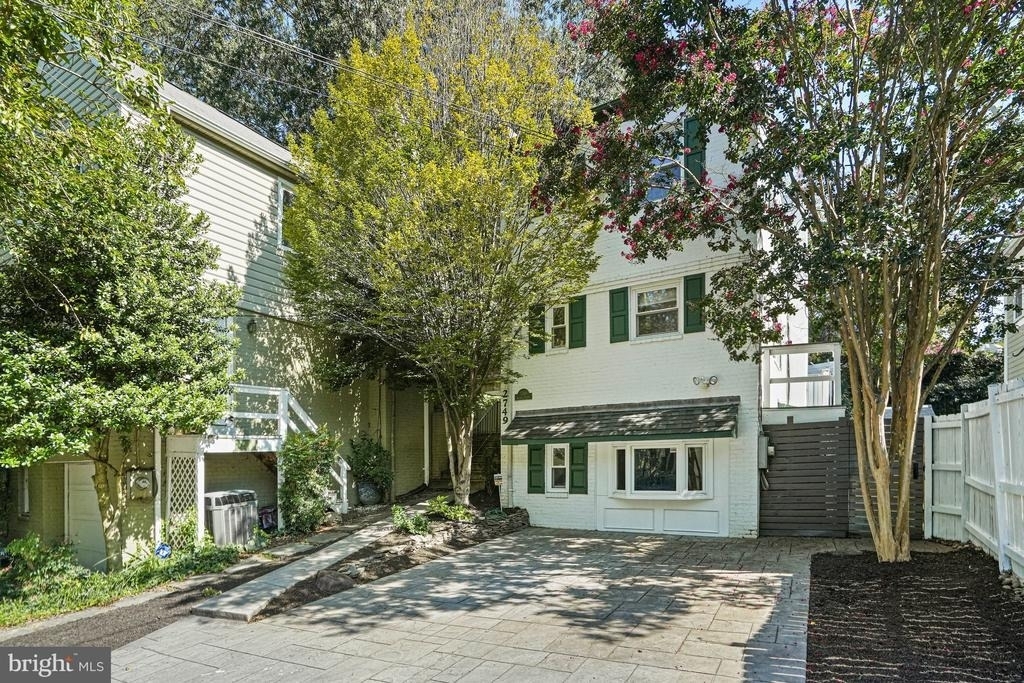 2749 Arizona Avenue Nw - Photo 0