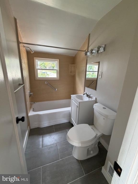 5210 Hayes Ne - Photo 6