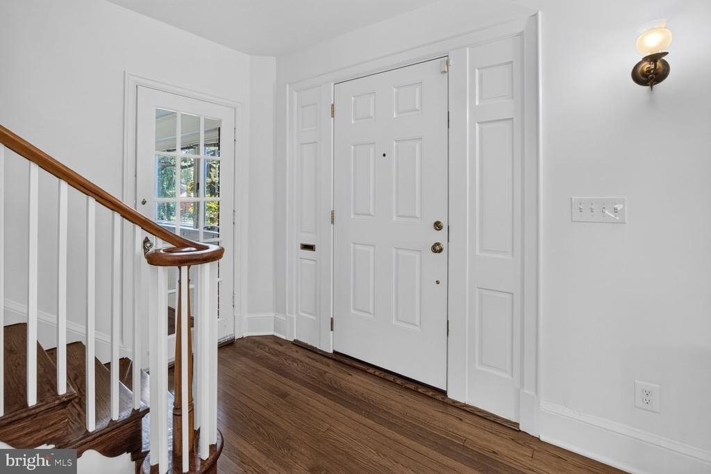 4929 Macarthur Boulevard Nw - Photo 2