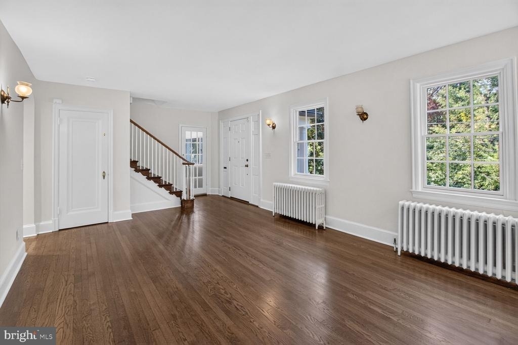 4929 Macarthur Boulevard Nw - Photo 3