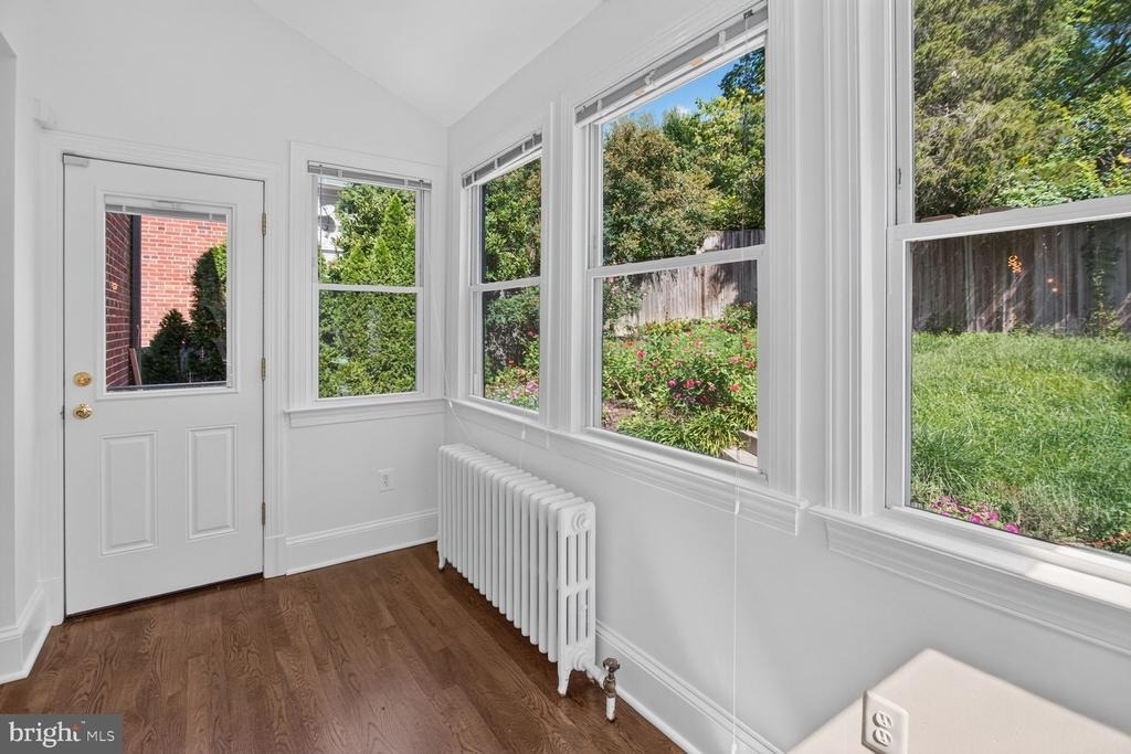 4929 Macarthur Boulevard Nw - Photo 9