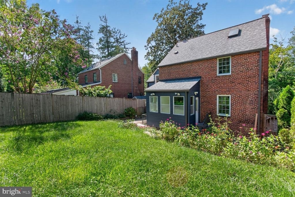 4929 Macarthur Boulevard Nw - Photo 30