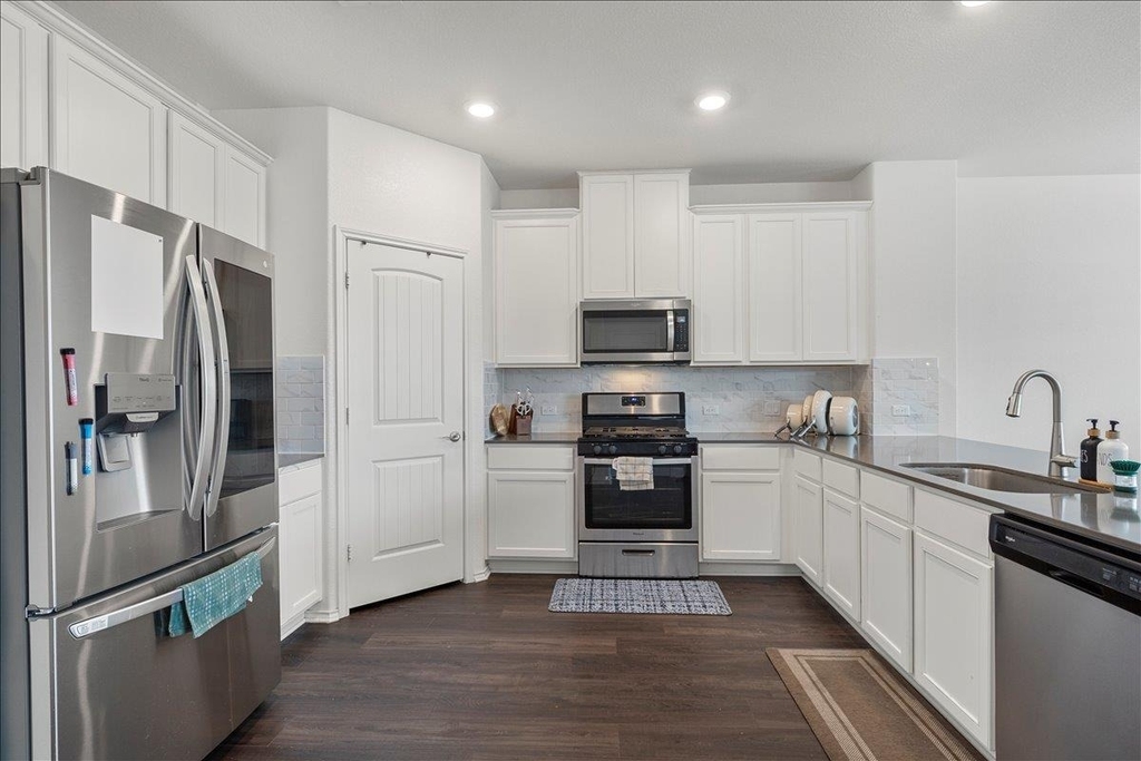 4531 Avellino Dr - Photo 7