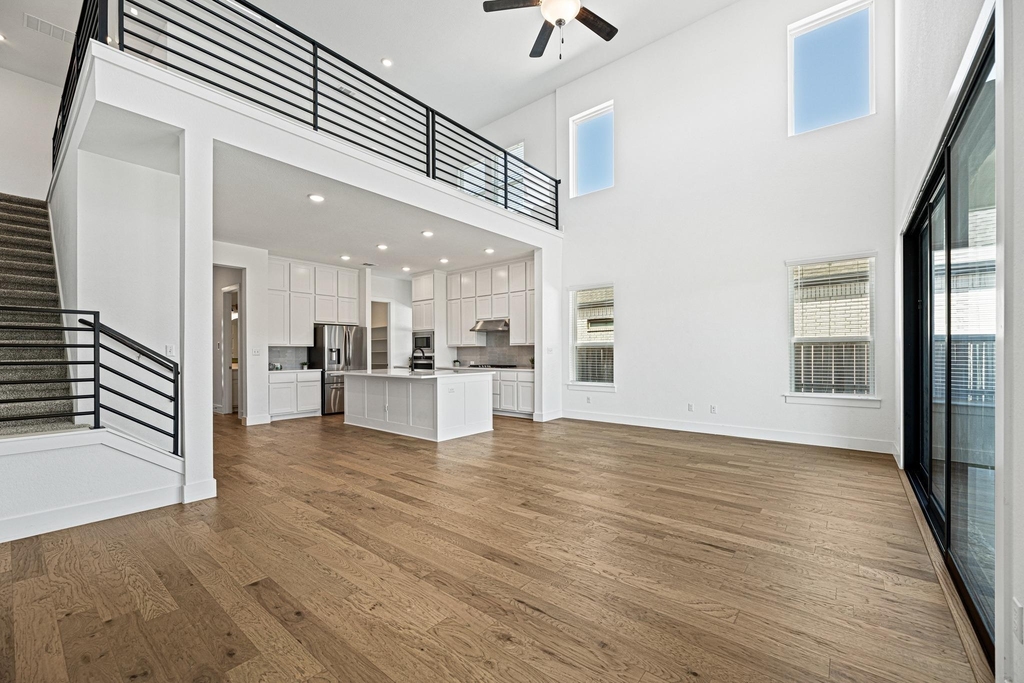 1105 Lickety Ln - Photo 2