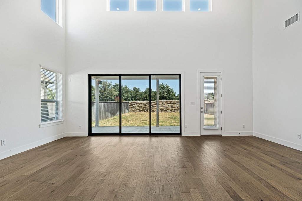 1105 Lickety Ln - Photo 5