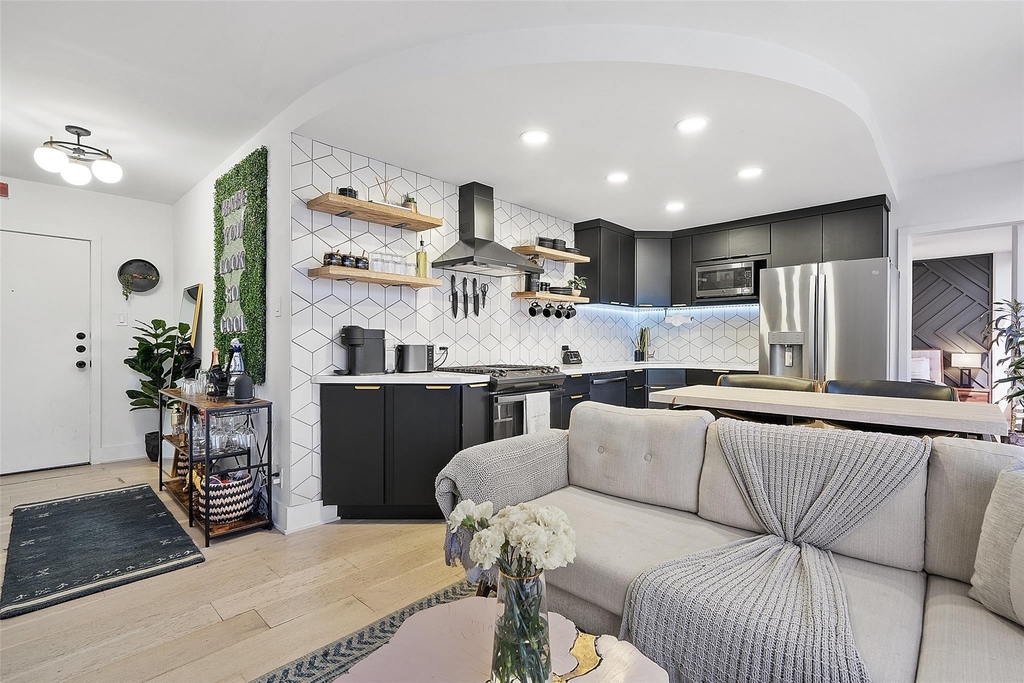 1212 Guadalupe St - Photo 4