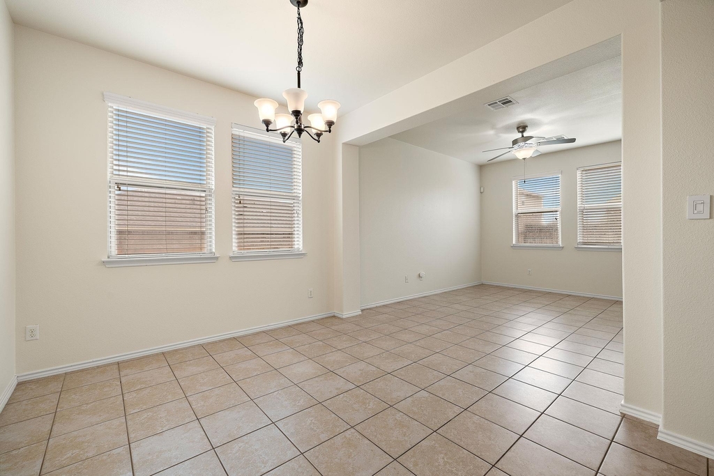 713 Carillion Dr - Photo 4