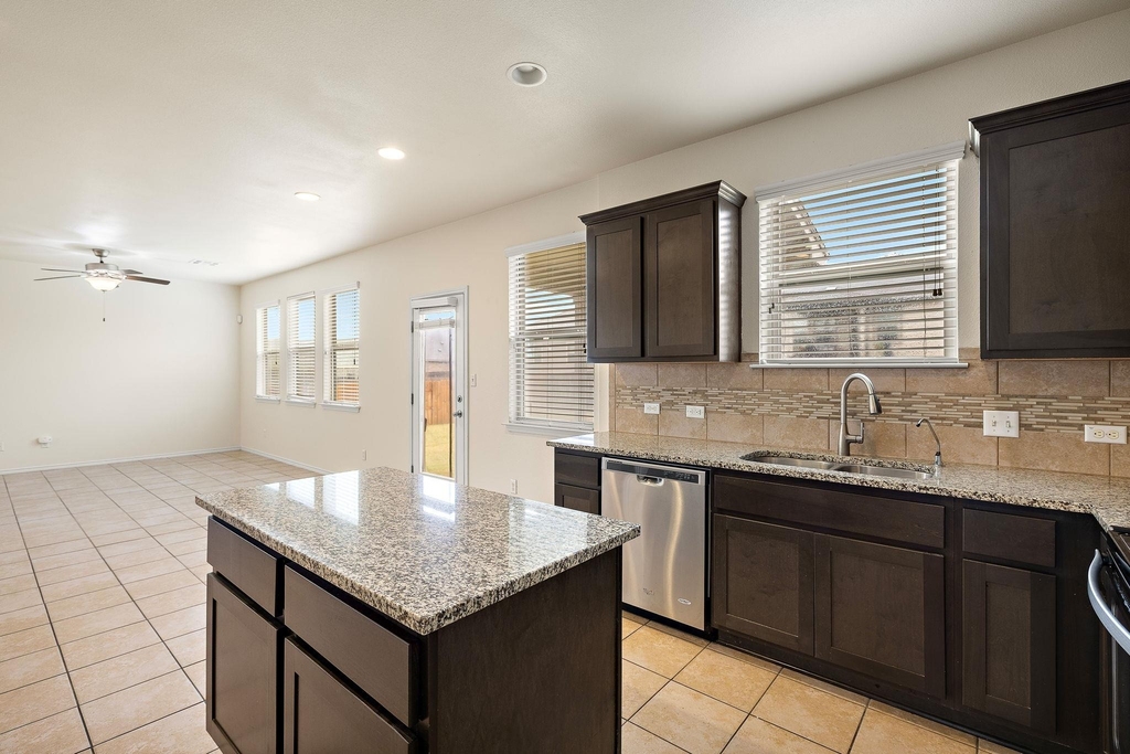 713 Carillion Dr - Photo 7