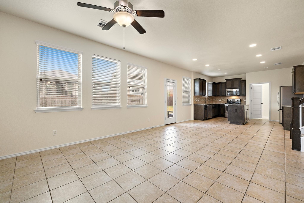 713 Carillion Dr - Photo 5