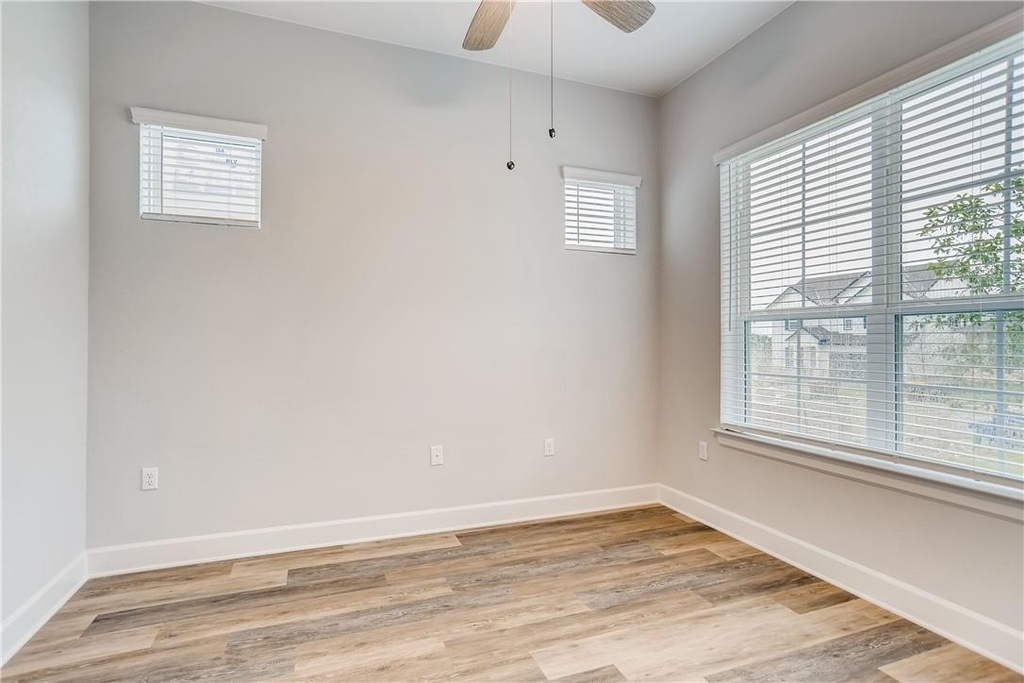 7112 Poulain Dr - Photo 3