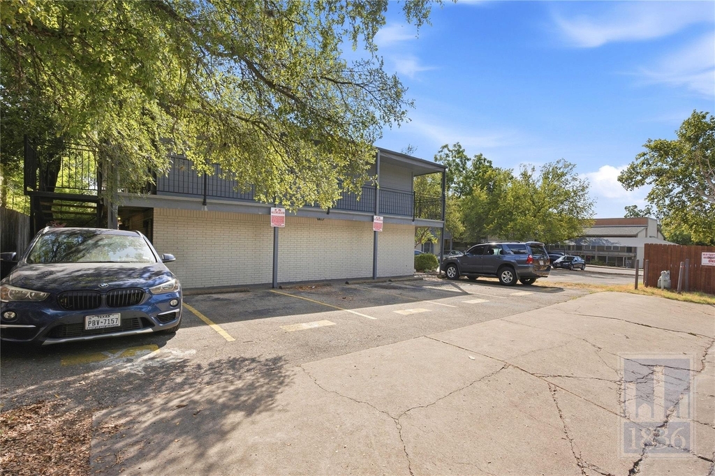 1111 W 10th St - Photo 29