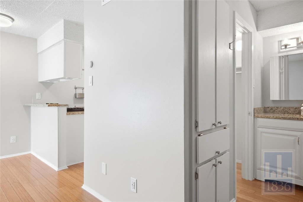 1111 W 10th St - Photo 12