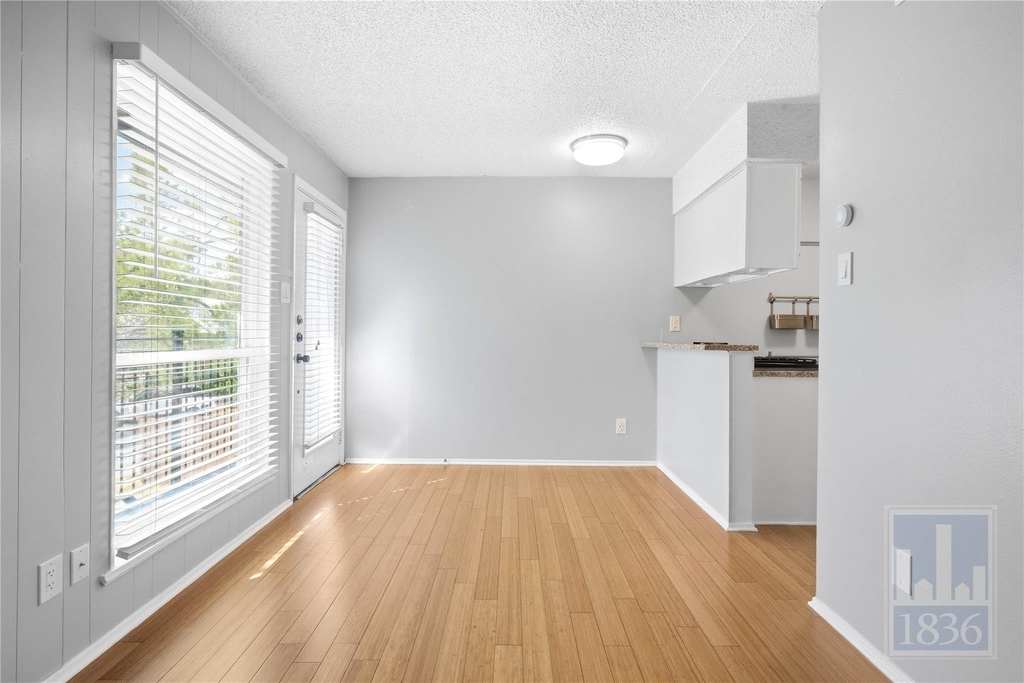 1111 W 10th St - Photo 8