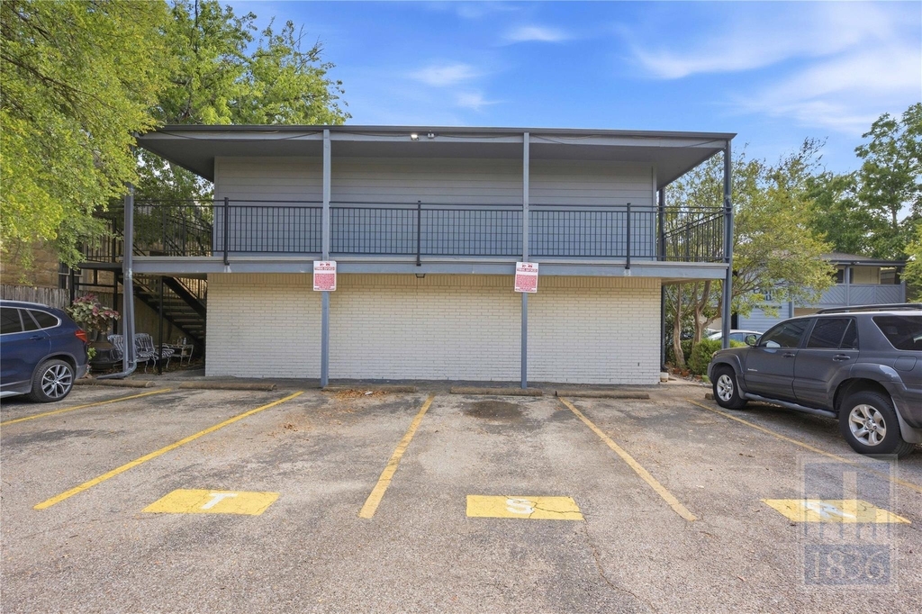 1111 W 10th St - Photo 28