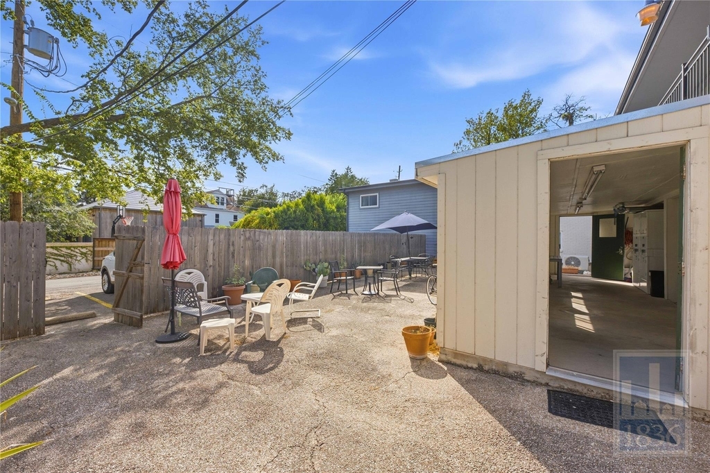 1111 W 10th St - Photo 23