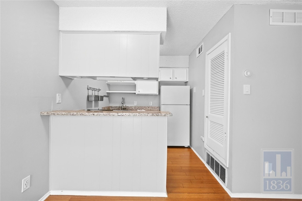 1111 W 10th St - Photo 2
