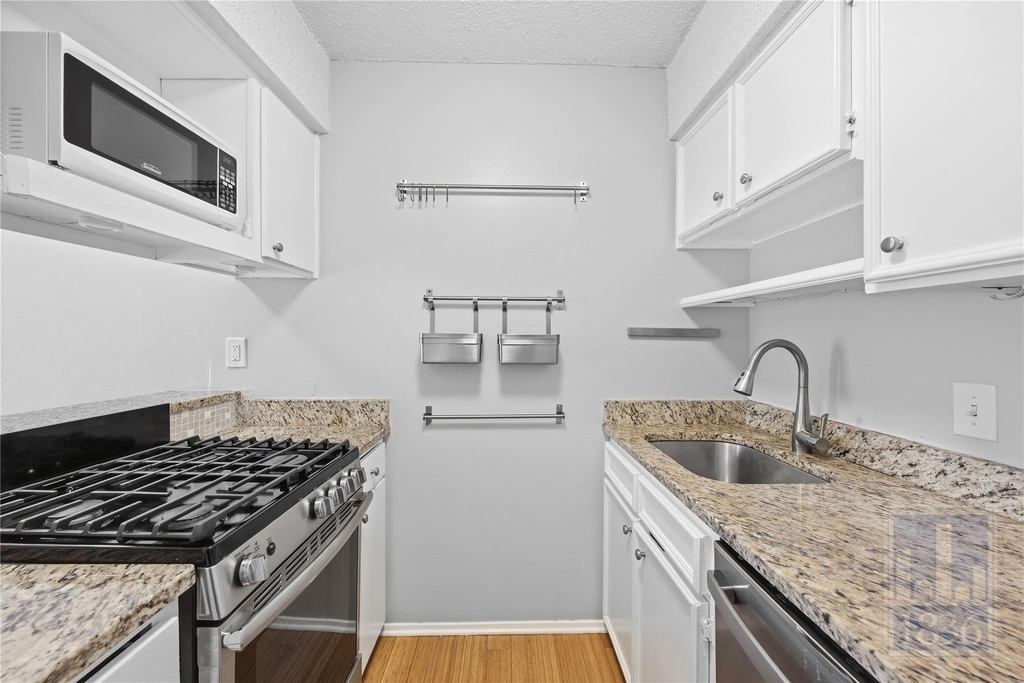 1111 W 10th St - Photo 5