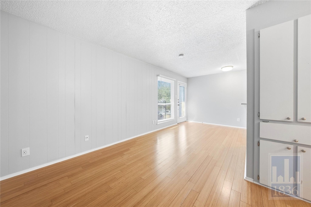 1111 W 10th St - Photo 10