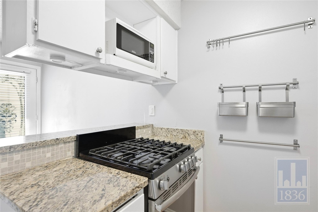 1111 W 10th St - Photo 6