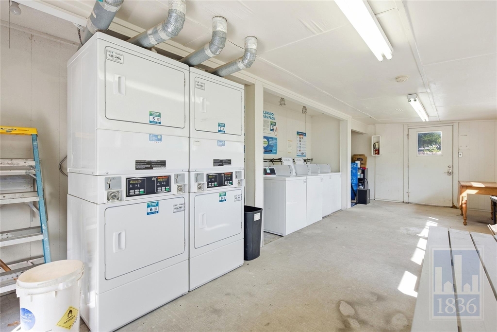1111 W 10th St - Photo 24