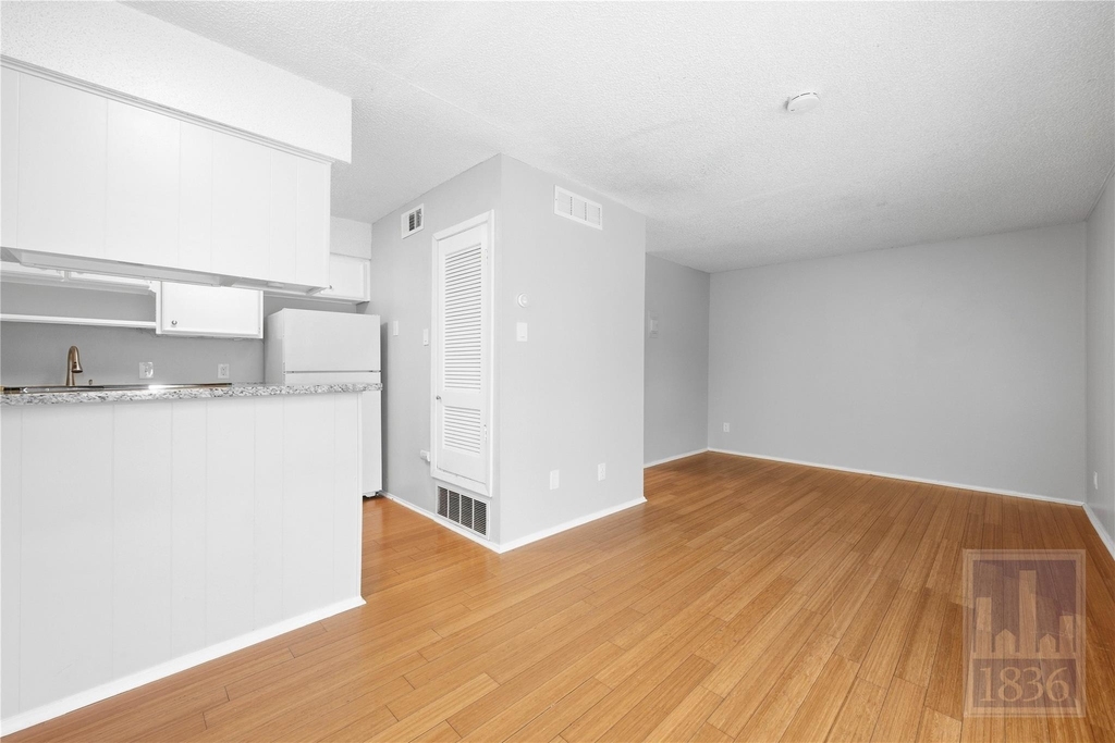 1111 W 10th St - Photo 11