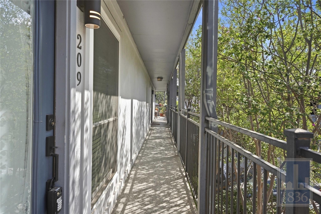 1111 W 10th St - Photo 19
