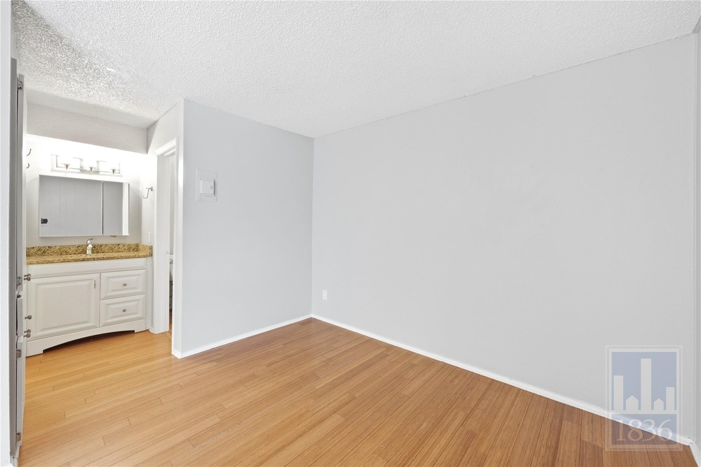1111 W 10th St - Photo 14