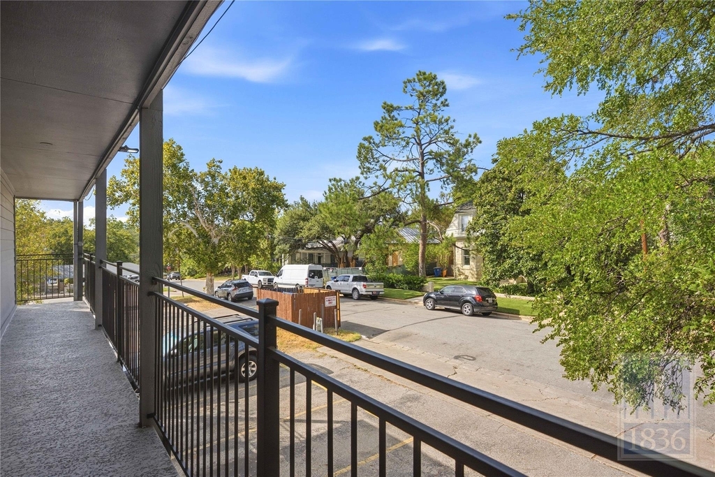 1111 W 10th St - Photo 20