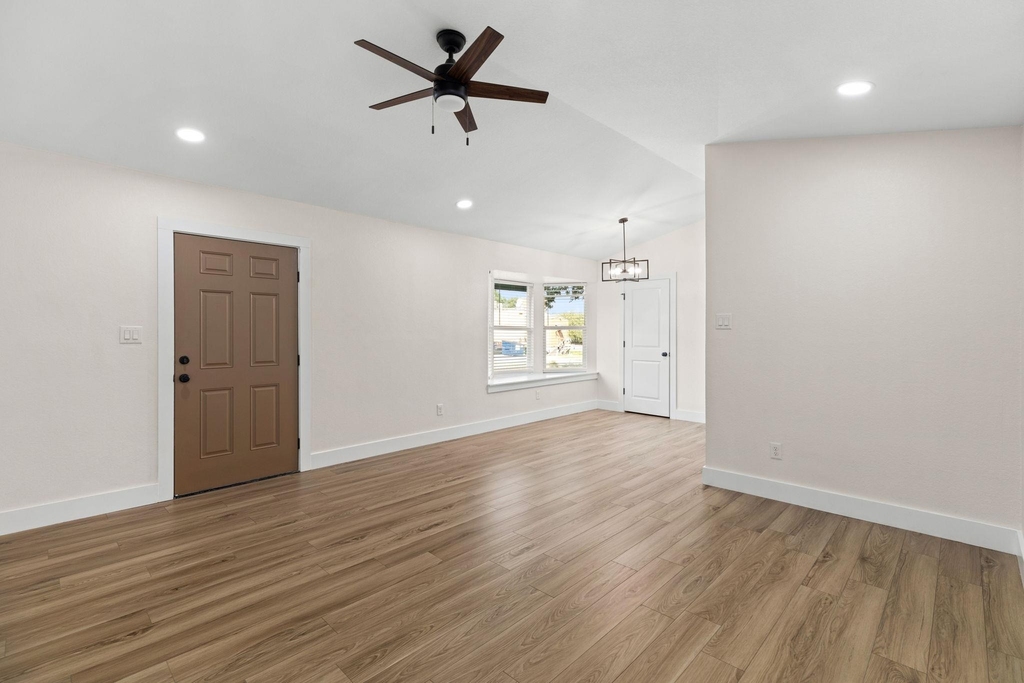 10808 Ridgeway St - Photo 2