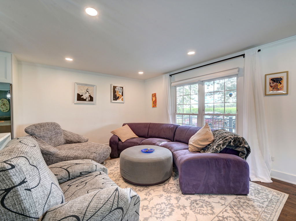 318 N Sunset Drive - Photo 1