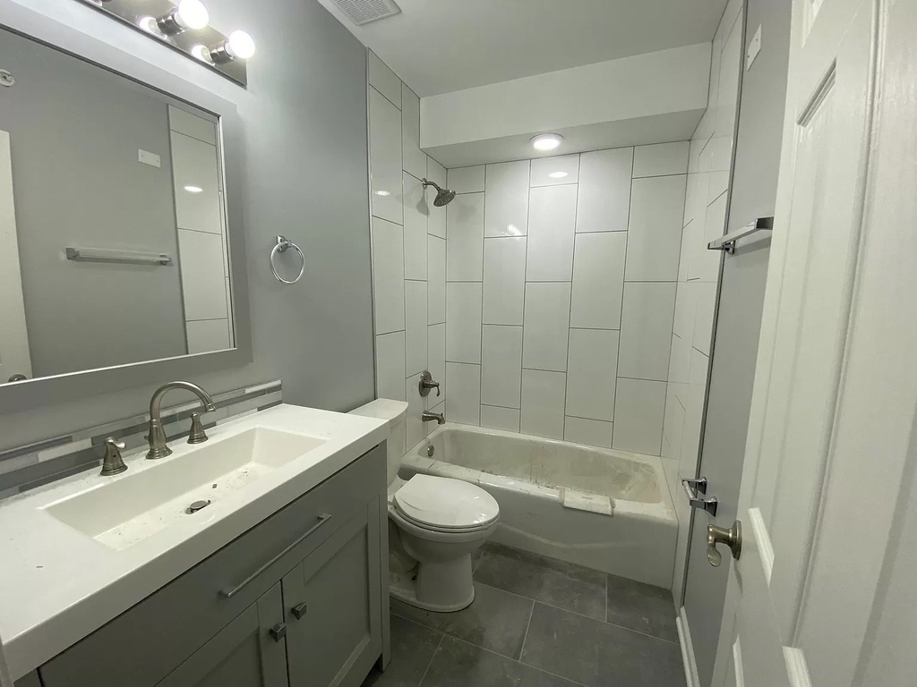 446 N Ardmore Avenue - Photo 3