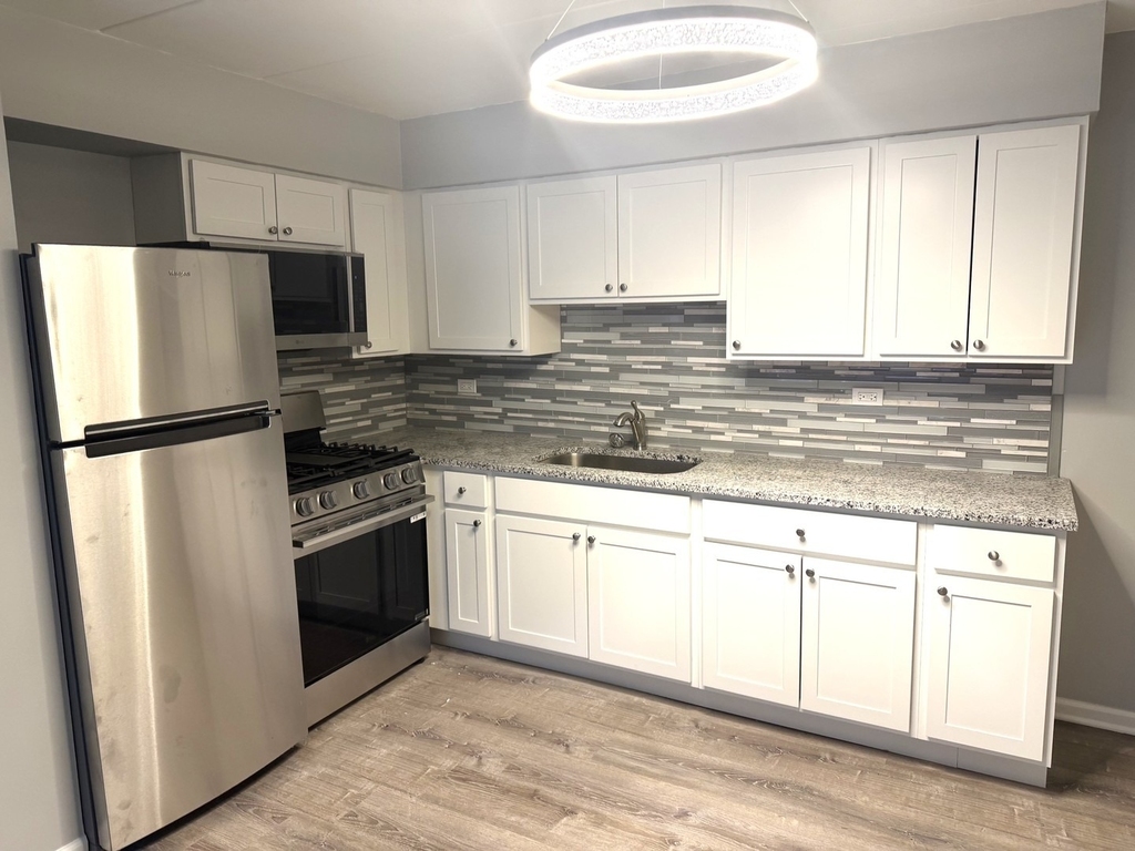 446 N Ardmore Avenue - Photo 1