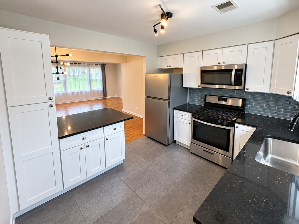 225 W Johnson Street - Photo 1