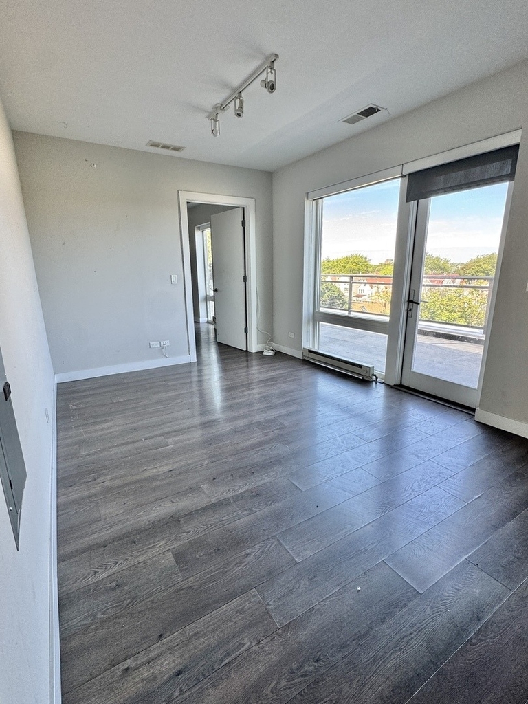 2407 W Eastwood Avenue - Photo 3