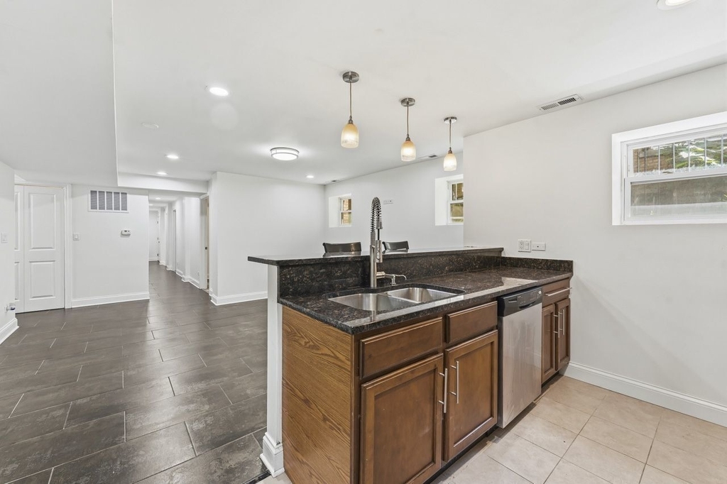 7733 N Marshfield Avenue - Photo 3