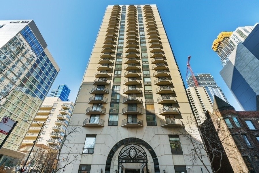70 W Huron Street - Photo 0