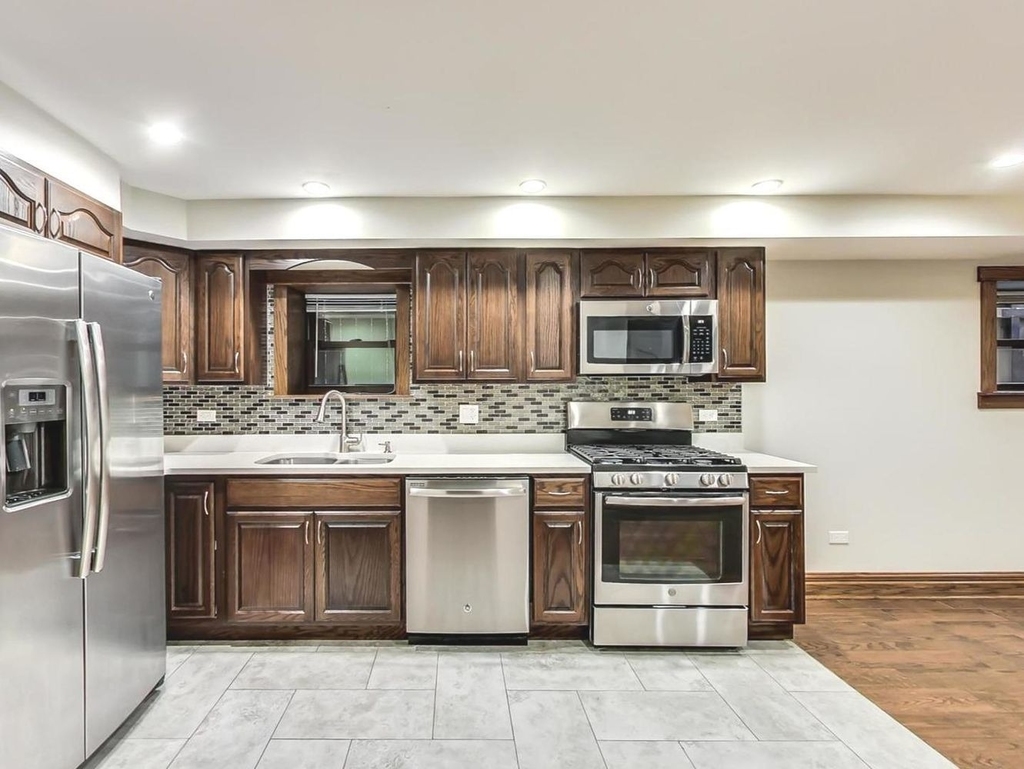 4850 N Albany Avenue - Photo 2