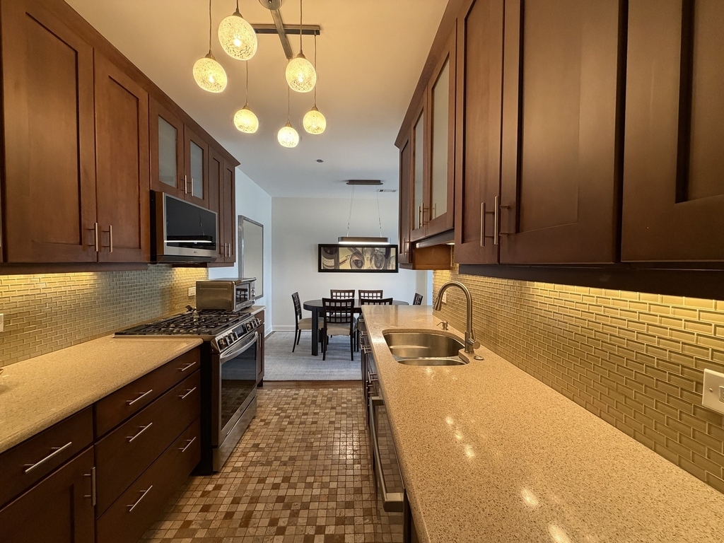 550 W Surf Street - Photo 5