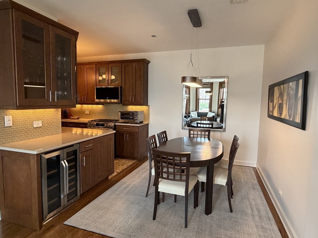 550 W Surf Street - Photo 6