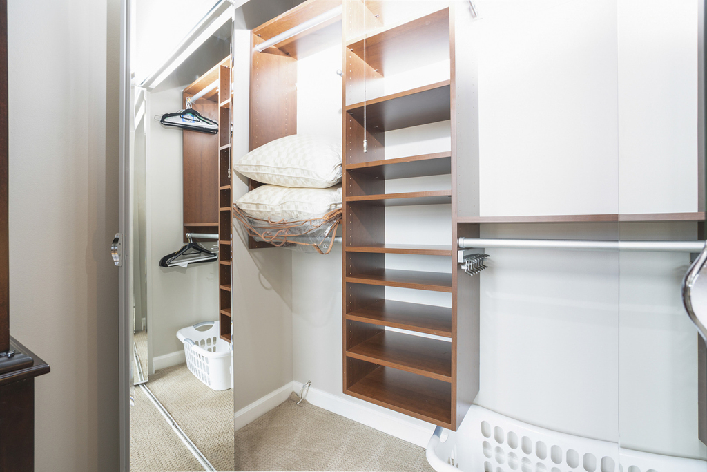 550 W Surf Street - Photo 15