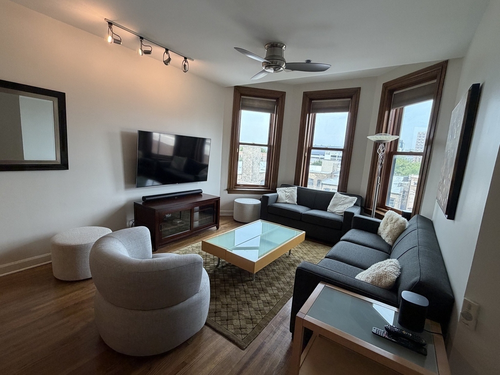 550 W Surf Street - Photo 1